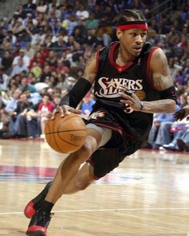 媒体人建言邵佳一：必须年轻化，在场上要争主动权和快节奏（媒体人建议邵佳一：球队需年轻化，比赛中要抢主动打快节奏）