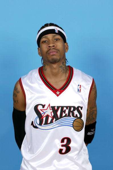 字母哥复出半场砍两双，雄鹿12记三分，半场1分领先（字母哥复出半场两双，雄鹿外线轰进12记三分，半场仅领先1分）