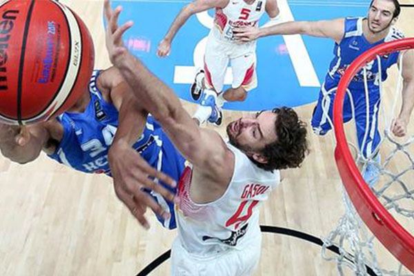 罗体：萨里向洛蒂托要求在一月引进一名高水平中场球员（罗体：萨里请求洛蒂托在冬窗签下一名高水准中场）