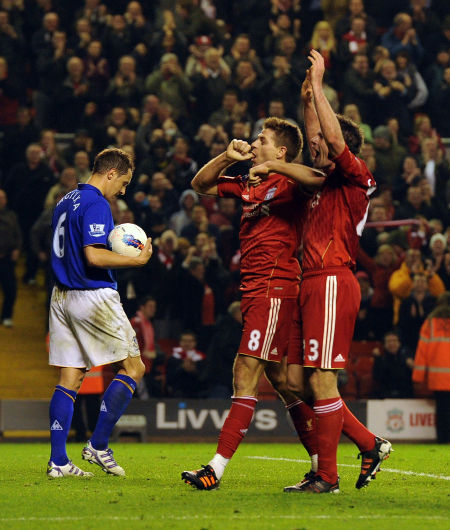 上海队成功完成了新赛季的定妆照，但他们在新赛季真能爆发吗？（上海队定妆照出炉，新赛季能否迎来真正的爆发？）